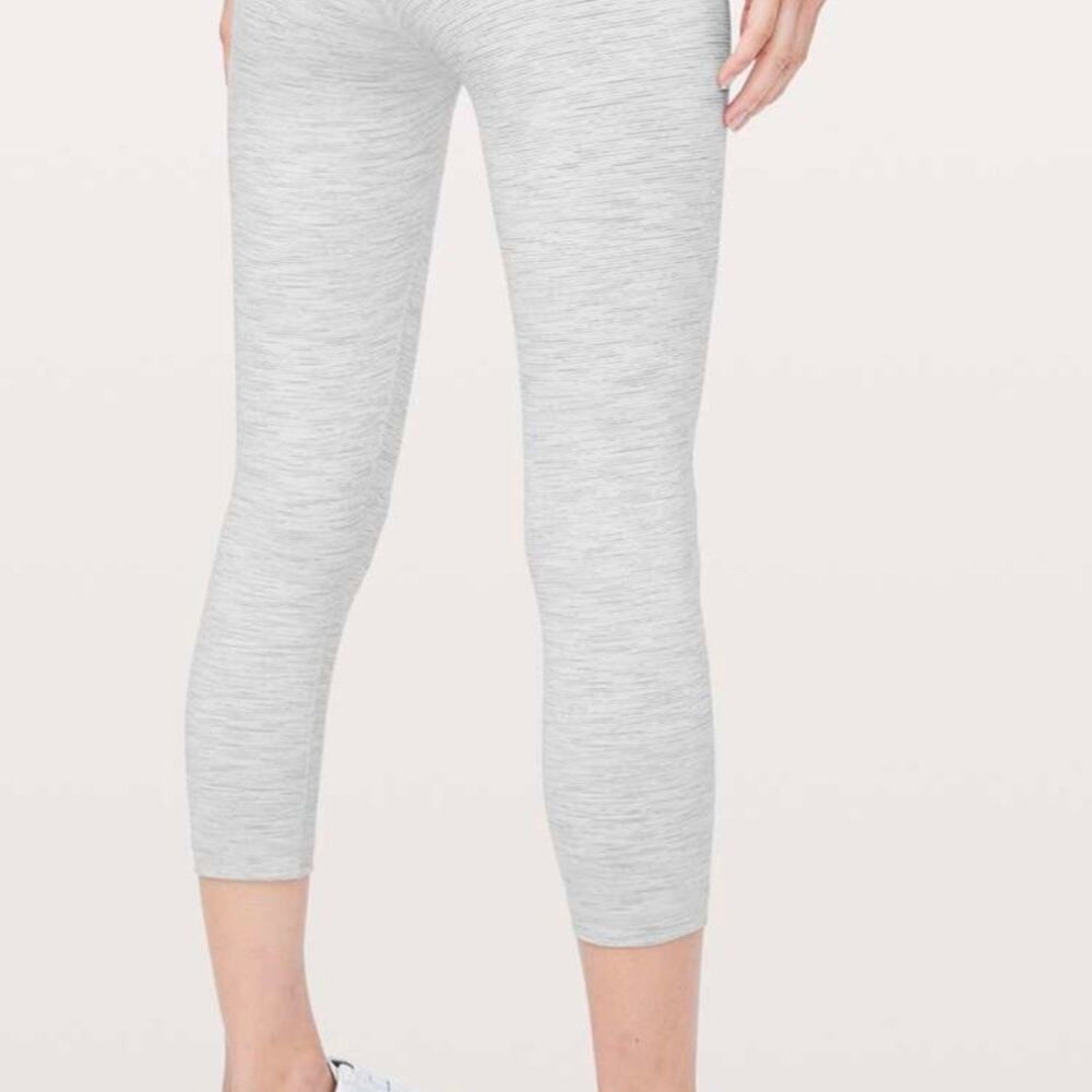 Lululemon Wunder Under Crop (High-Rise) *Luxtreme 21" size 12 - Picture 5 of 5